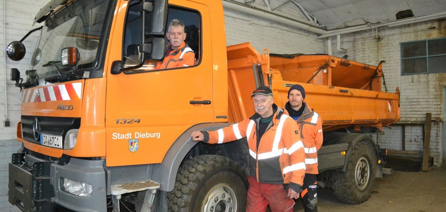 Der Winterdienst-Lkw