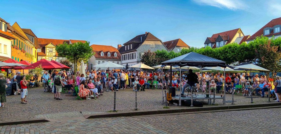 der Marktplatz und die mobile Bühne